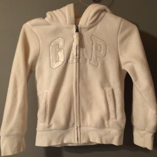 ギャップキッズ(GAP Kids)の☆専用☆GAP KIDS☆130㎝ フリース パーカー スパンコール☆(ジャケット/上着)