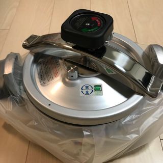 ティファール(T-fal)のRIKEN 圧力鍋 6リットル(調理機器)