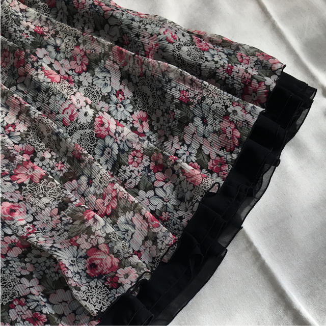 L'EST ROSE(レストローズ)のレストローズ  花柄シフォンスカート 膝丈 レディースのスカート(ひざ丈スカート)の商品写真