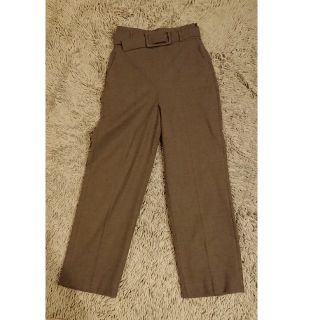 ザラ(ZARA)のZARA ザラ ハイウエスト ベルト付きパンツ センタープレス スラックス (クロップドパンツ)