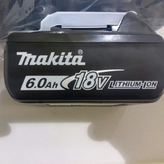 Makita(マキタ)の新品　makita マキタ　インパクトドライバー用バッテリー&急速充電器 インテリア/住まい/日用品のインテリア/住まい/日用品 その他(その他)の商品写真