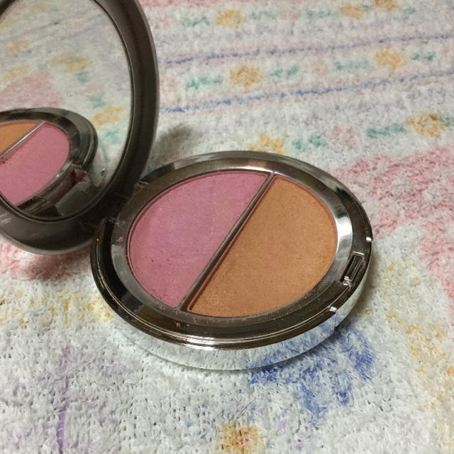 Vivienne Westwood ☆匿名発送☆【Vivienne Westwood】2色 チークの通販 by りょう Vivienne Westwood トワレ CHANEL チーク 化粧品まとめ