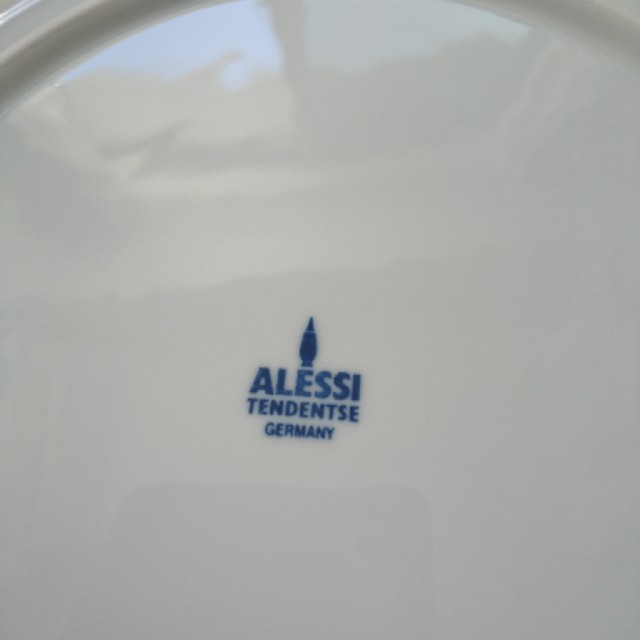 ALESSI(アレッシィ)のALESSI ディナープレート 27cm 2枚 新品未使用！ インテリア/住まい/日用品のキッチン/食器(食器)の商品写真