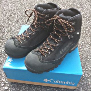 コロンビア(Columbia)の登山シーズン到来緊急値下げ！登山用トレッキングシューズ(登山用品)