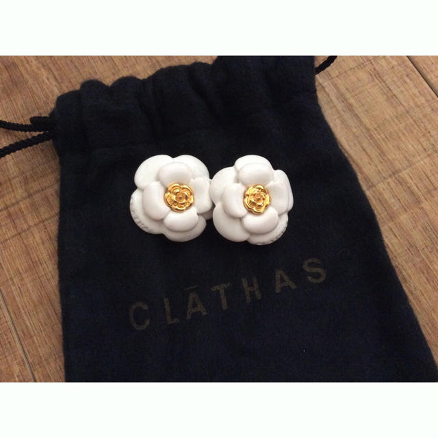 CLATHAS(クレイサス)の【ハンナ様専用】美品！クレイサス☆カメリアイヤリング レディースのアクセサリー(イヤリング)の商品写真