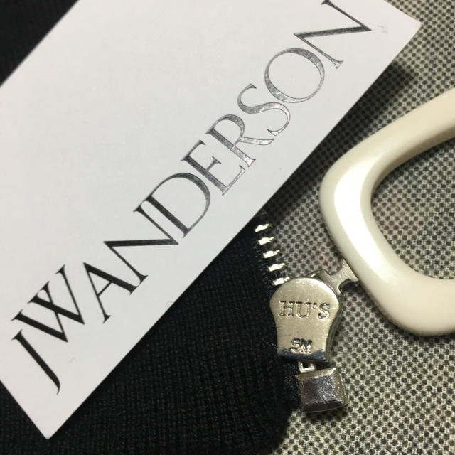 J.W.ANDERSON(ジェイダブリューアンダーソン)のJWアンダーソン ネックバンド メンズのファッション小物(ネックウォーマー)の商品写真