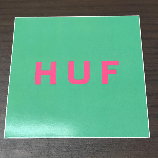 HUF(ハフ)の【縦10cm横10cm】HUF boxロゴステッカー 自動車/バイクのバイク(ステッカー)の商品写真