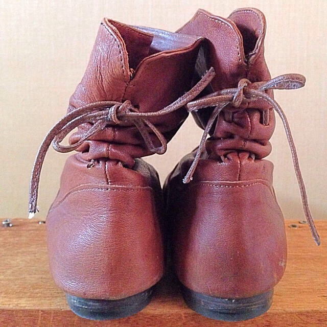 SHIPS(シップス)のフランス製茶色ショートブーツ レディースの靴/シューズ(ブーツ)の商品写真