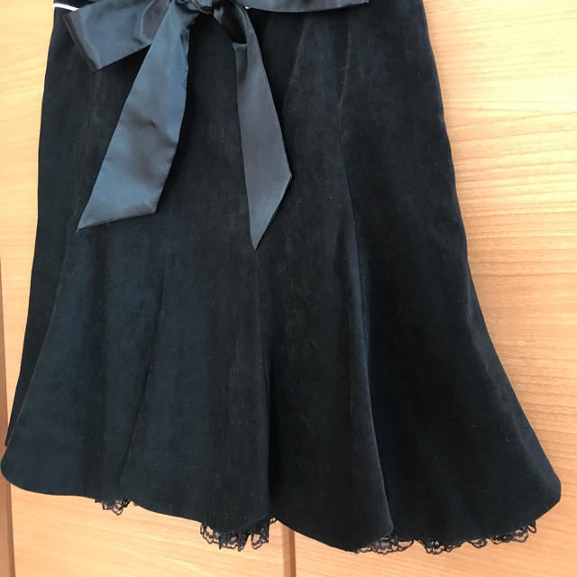 L'EST ROSE(レストローズ)のレストローズ 新品未使用タグ付き フレアスカート アプワイザーリッシェ リボン レディースのスカート(ひざ丈スカート)の商品写真