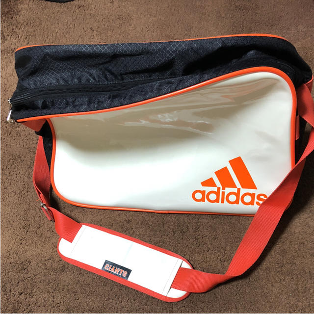 adidas(アディダス)のadidas エナメルスポーツバッグ スポーツ/アウトドアのスポーツ/アウトドア その他(その他)の商品写真