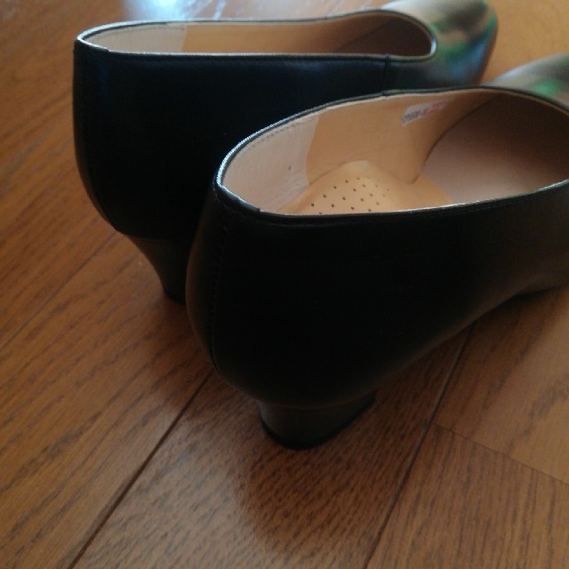 牛革パンプス　23.5　黒 レディースの靴/シューズ(ハイヒール/パンプス)の商品写真
