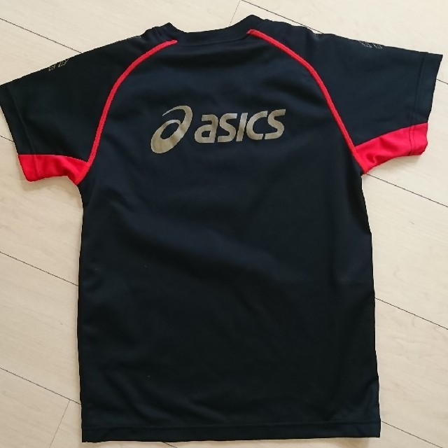 asics(アシックス)のアシックス 140 黒 Tシャツ キッズ/ベビー/マタニティのキッズ服男の子用(90cm~)(Tシャツ/カットソー)の商品写真