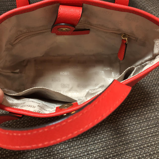 Michael Kors(マイケルコース)の新品同様 マイケルコーストートバッグ ハンドバッグ UNIQLO GU レディースのバッグ(ハンドバッグ)の商品写真