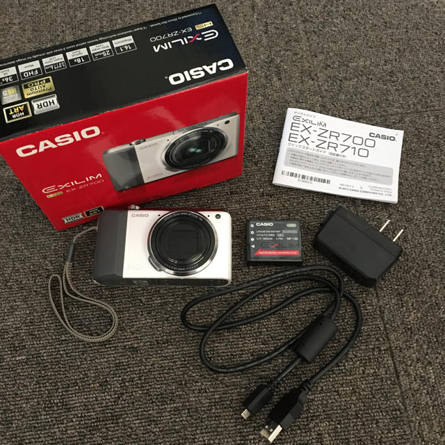 CASIO(カシオ)のCASIO EX-ZR700 ホワイト スマホ/家電/カメラのカメラ(コンパクトデジタルカメラ)の商品写真