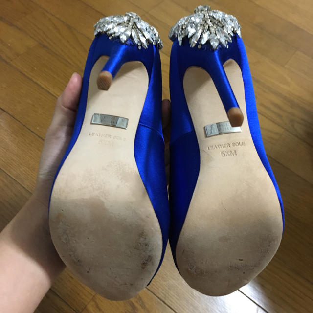 Vera Wang(ヴェラウォン)のバッジェリーミシュカ ロイヤルブルー レディースの靴/シューズ(ハイヒール/パンプス)の商品写真