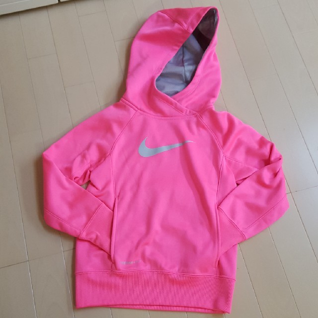 NIKE(ナイキ)の専用です☆ナイキウェア　140　新品 キッズ/ベビー/マタニティのキッズ服女の子用(90cm~)(その他)の商品写真