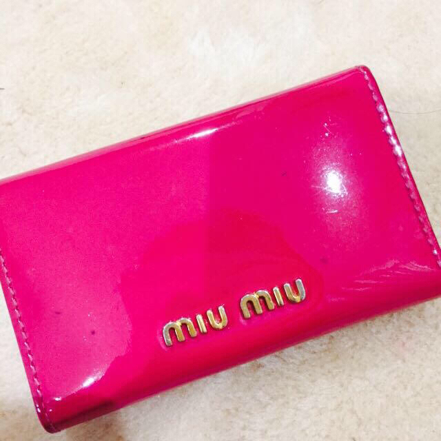 miumiu(ミュウミュウ)のmiumiuキーケース レディースのファッション小物(キーホルダー)の商品写真