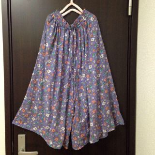 ダブルクローゼット(w closet)のWクローゼット☆花柄シフォンパンツ(カジュアルパンツ)