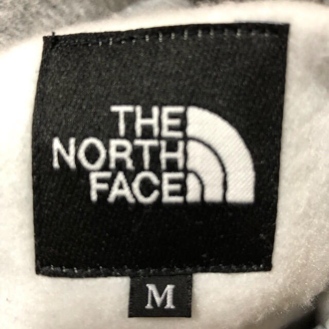 THE NORTH FACE(ザノースフェイス)の新品未使用　ノースフェイス スクエア ロゴ フーディー パーカー  M メンズのトップス(パーカー)の商品写真