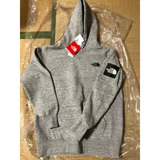 ザノースフェイス(THE NORTH FACE)の新品未使用　ノースフェイス スクエア ロゴ フーディー パーカー  M(パーカー)