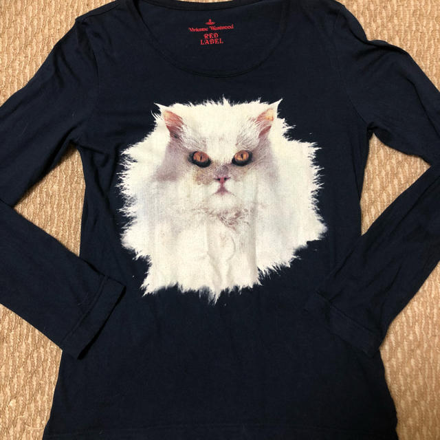 Vivienne Westwood(ヴィヴィアンウエストウッド)のヴィヴィアンウエストウッド キャットプリントロンT 猫 レディースのトップス(Tシャツ(長袖/七分))の商品写真