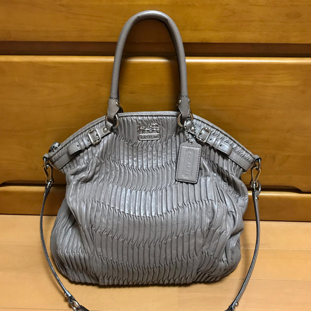 お値下げ 美品 COACH ショルダーバッグ/グレージュ