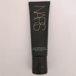 ナーズ(NARS)のベルベットマット スキンティント(ファンデーション)