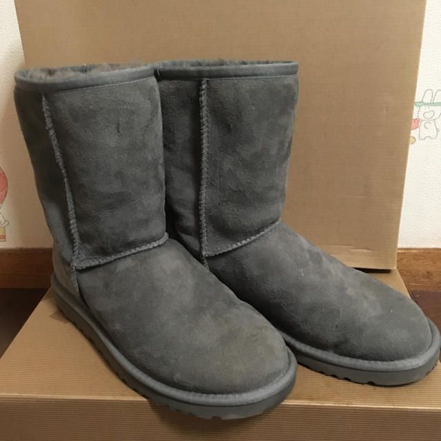 贅沢品 UGG - グレー ショート クラシック 【きょん様専用】UGG ブーツ 買い割 【美品】UGG アグ ムートンブーツ ショートブーツ 灰色 ブーツ
