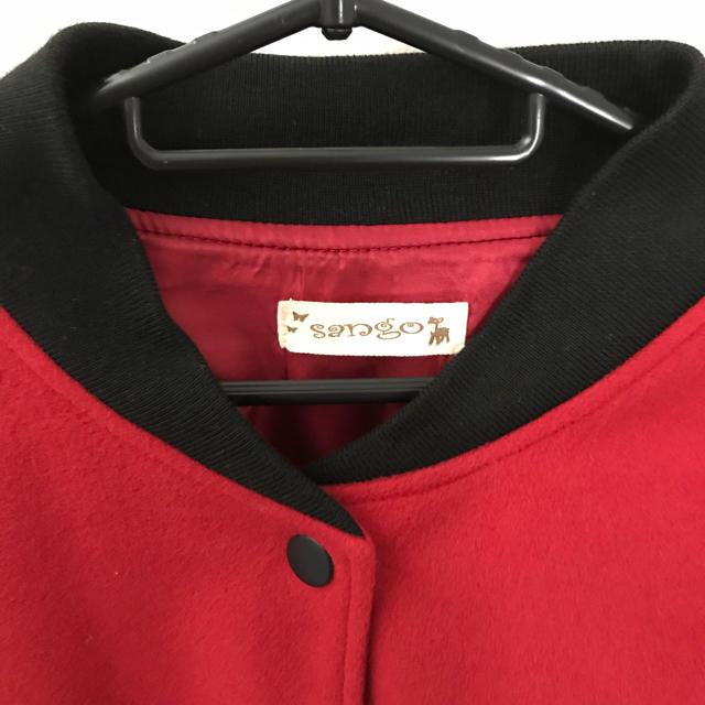 sango(サンゴ)の【美品】スタジャン 赤黒  ブルゾン　セール中！ レディースのジャケット/アウター(スタジャン)の商品写真
