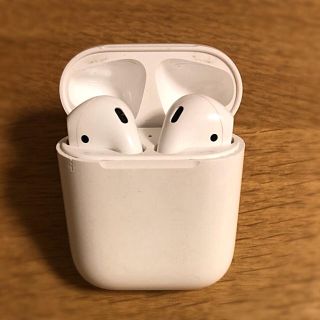 アップル(Apple)のairpods(ヘッドフォン/イヤフォン)