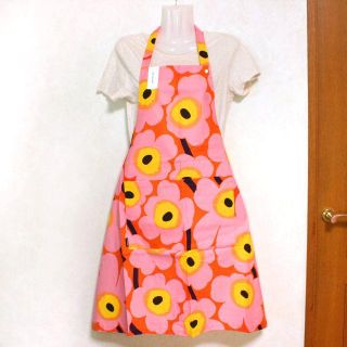 マリメッコ(marimekko)のマリメッコ エプロン　ウニッコ オレンジ×ピンク(収納/キッチン雑貨)