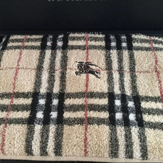 BURBERRY(バーバリー)の専用  BURBERRY バスタオル インテリア/住まい/日用品の日用品/生活雑貨/旅行(タオル/バス用品)の商品写真