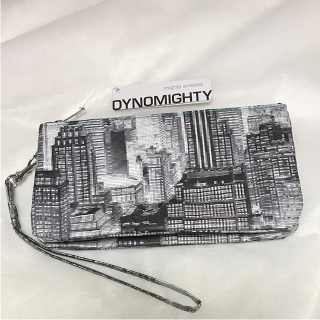 COACH(コーチ)のラスト1点！新品  DYNOMIGHTY リストレット NYC レディースのファッション小物(ポーチ)の商品写真