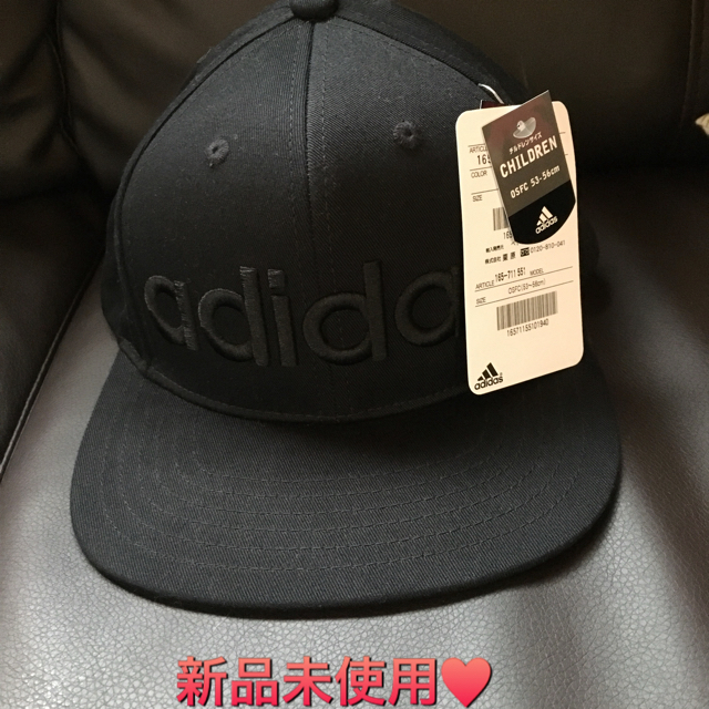 adidas(アディダス)の❤️新品❤️adidasキャップ❤️キッズ❤️ キッズ/ベビー/マタニティのこども用ファッション小物(帽子)の商品写真