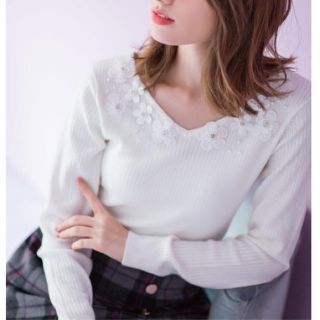 トッコ(tocco)のtocco closet♡ 3Dフラワーモチーフ後ろレースリブニットプルオーバー(ニット/セーター)