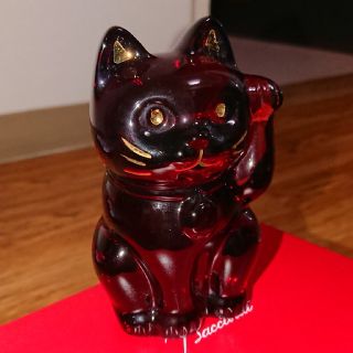 バカラ(Baccarat)のバカラ  招き猫  レッド  座布団付(置物)