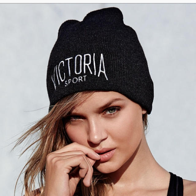 Victoria's Secret(ヴィクトリアズシークレット)のニット帽 ♬ レディースの帽子(ニット帽/ビーニー)の商品写真