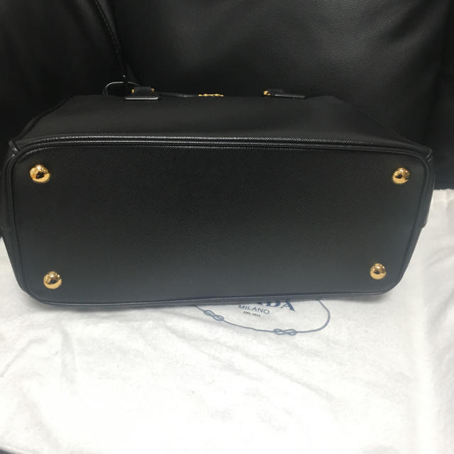 PRADA(プラダ)のプラダ サフィアーノ  ブラック レディースのバッグ(ハンドバッグ)の商品写真