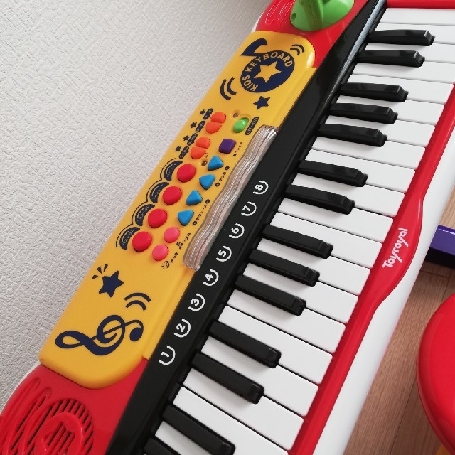 キッズキーボード　椅子付き キッズ/ベビー/マタニティのおもちゃ(楽器のおもちゃ)の商品写真