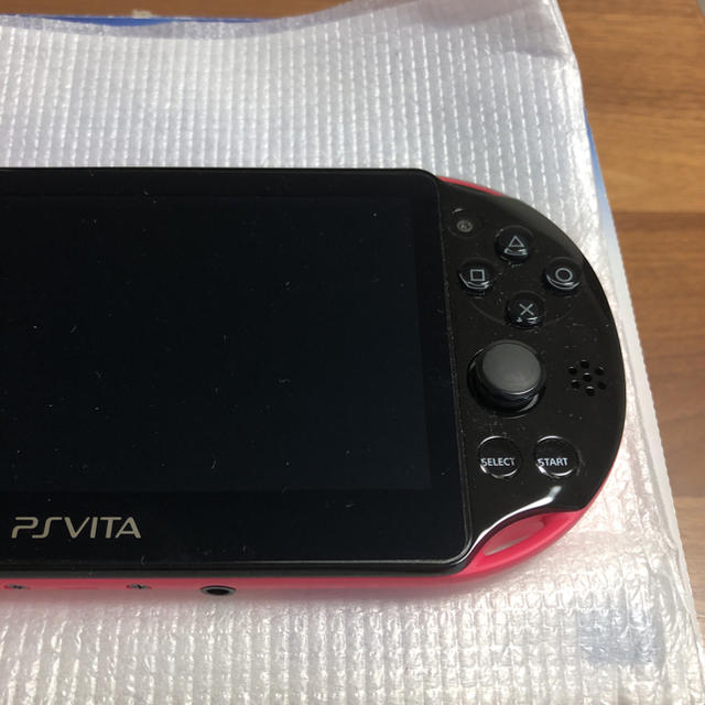 PlayStation Vita(プレイステーションヴィータ)のpsvita pink/black  pch-2000za15 wi-go エンタメ/ホビーのゲームソフト/ゲーム機本体(携帯用ゲーム機本体)の商品写真