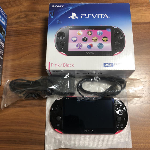 PlayStation Vita(プレイステーションヴィータ)のpsvita pink/black  pch-2000za15 wi-go エンタメ/ホビーのゲームソフト/ゲーム機本体(携帯用ゲーム機本体)の商品写真