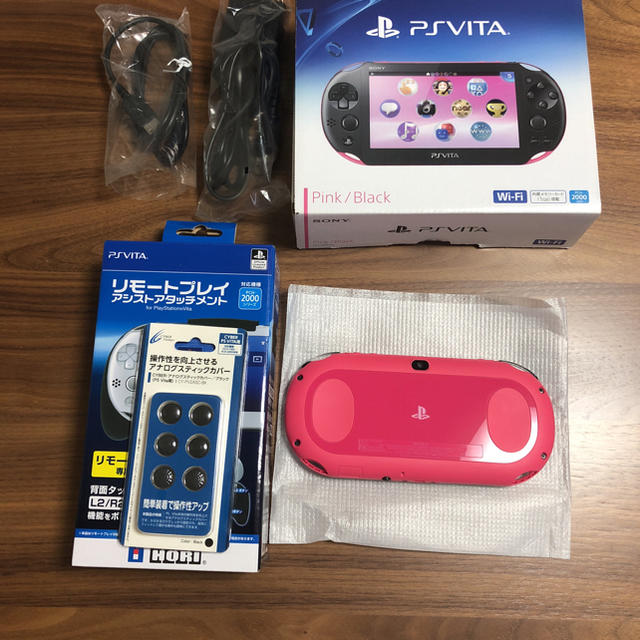 PlayStation Vita(プレイステーションヴィータ)のpsvita pink/black  pch-2000za15 wi-go エンタメ/ホビーのゲームソフト/ゲーム機本体(携帯用ゲーム機本体)の商品写真