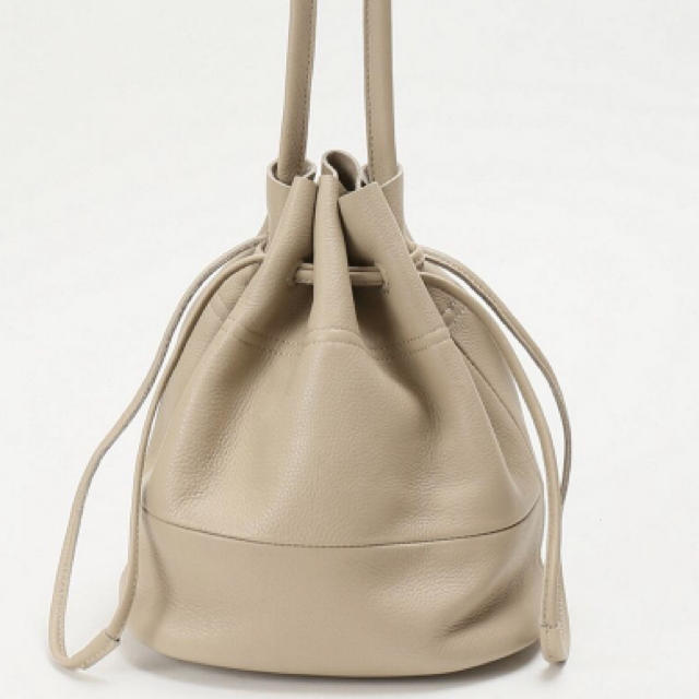 SLOBE IENA(スローブイエナ)のスローブイエナ  グレー革巾着バッグ レディースのバッグ(ショルダーバッグ)の商品写真