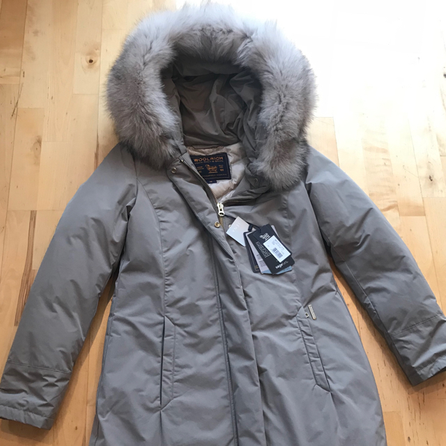 IENA(イエナ)のWOOLRICH*IENA 別注 BOW BRIDGEダウンコート レディースのジャケット/アウター(ダウンコート)の商品写真