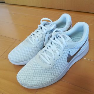 ナイキ(NIKE)のNIKE WMNS TANJUN 
ナイキ ウィメンズ タンジュン 新品タグ付き(スニーカー)