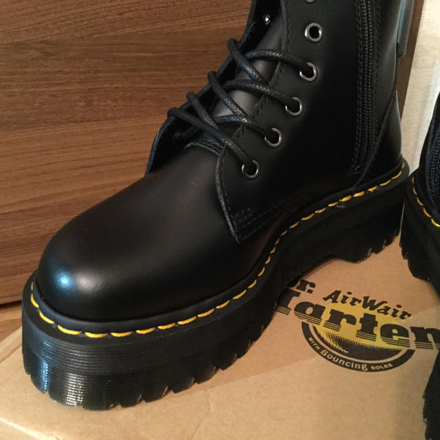 Dr.Martens(ドクターマーチン)の新品未使用！Dr.Martens 8ホール 厚底 UK5 レディースの靴/シューズ(ブーツ)の商品写真