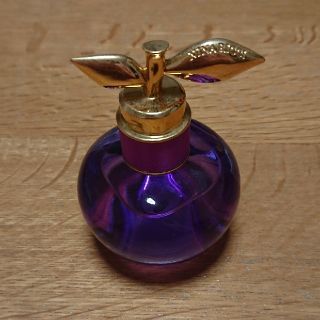 ニナリッチ(NINA RICCI)のニナリッチ ルナブロッサム オードトワレ 30ml(香水(女性用))