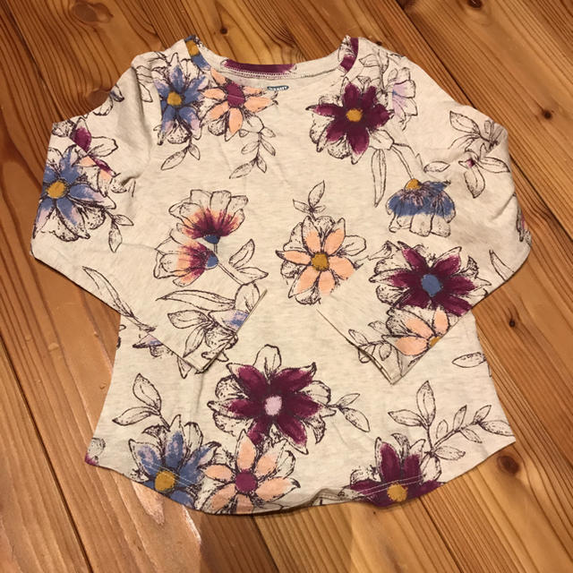 Old Navy(オールドネイビー)のold  naby  花柄カットソー  3T キッズ/ベビー/マタニティのキッズ服女の子用(90cm~)(Tシャツ/カットソー)の商品写真