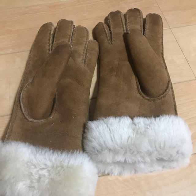 UGG(アグ)のUGGアグ❤️ムートン手袋❤️Ｍ レディースのファッション小物(手袋)の商品写真