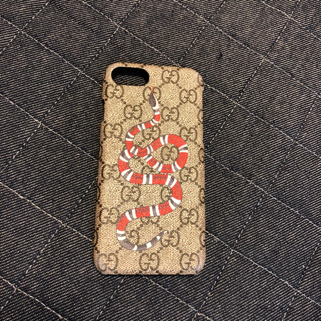 Gucci(グッチ)のGUCCI iPhoneケース ヘビ スマホ/家電/カメラのスマホアクセサリー(モバイルケース/カバー)の商品写真